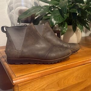 Sorel women’s Leather Harlow Chelsea Boots